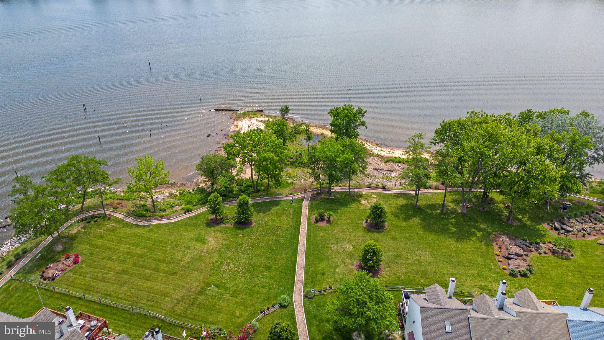 1351 Stoneleigh Ct