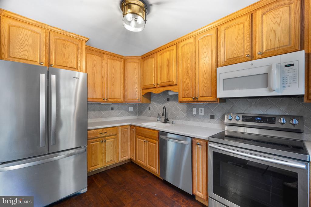 1195 ANNIS SQUAM HARBOUR