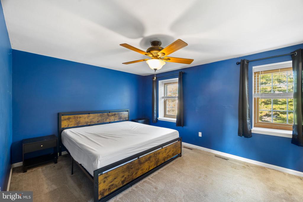 1195 ANNIS SQUAM HARBOUR