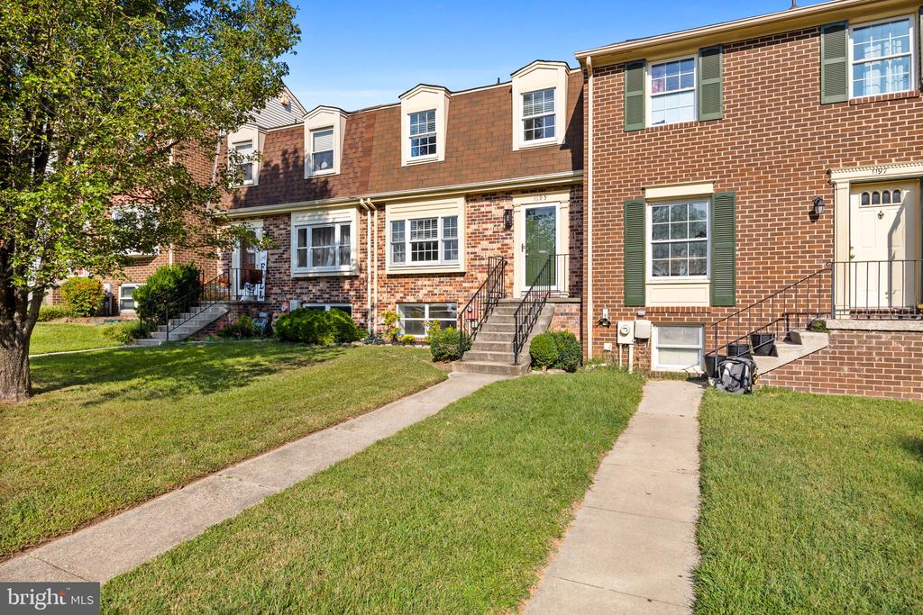 1195 ANNIS SQUAM HARBOUR