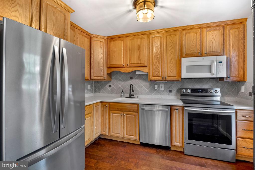 1195 ANNIS SQUAM HARBOUR
