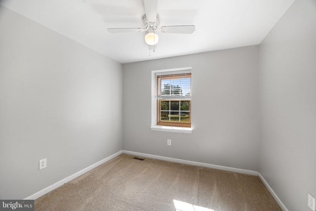 1195 ANNIS SQUAM HARBOUR