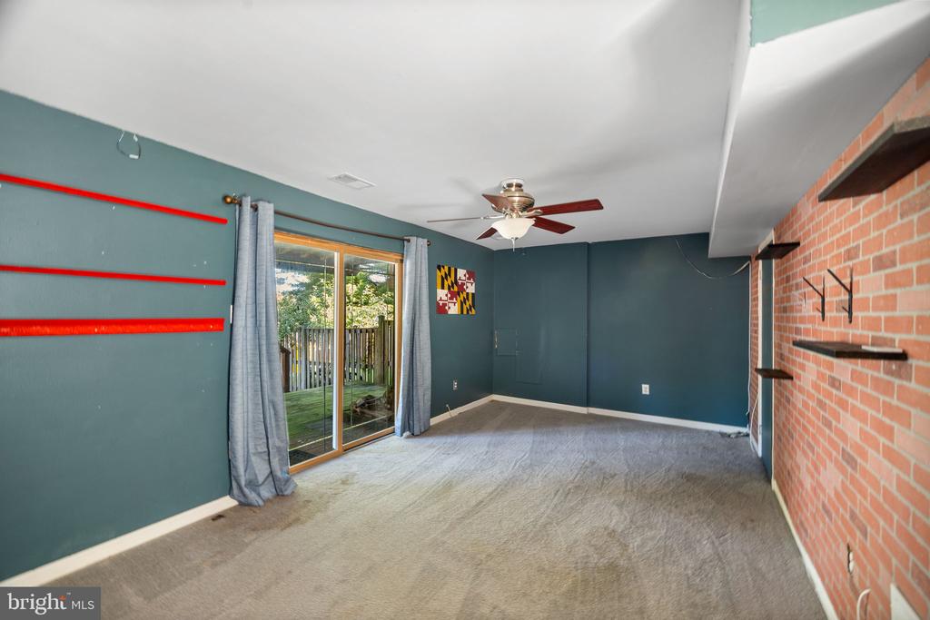 1195 ANNIS SQUAM HARBOUR