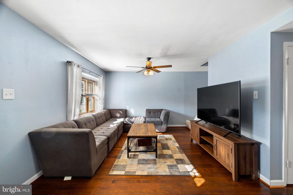 1195 ANNIS SQUAM HARBOUR