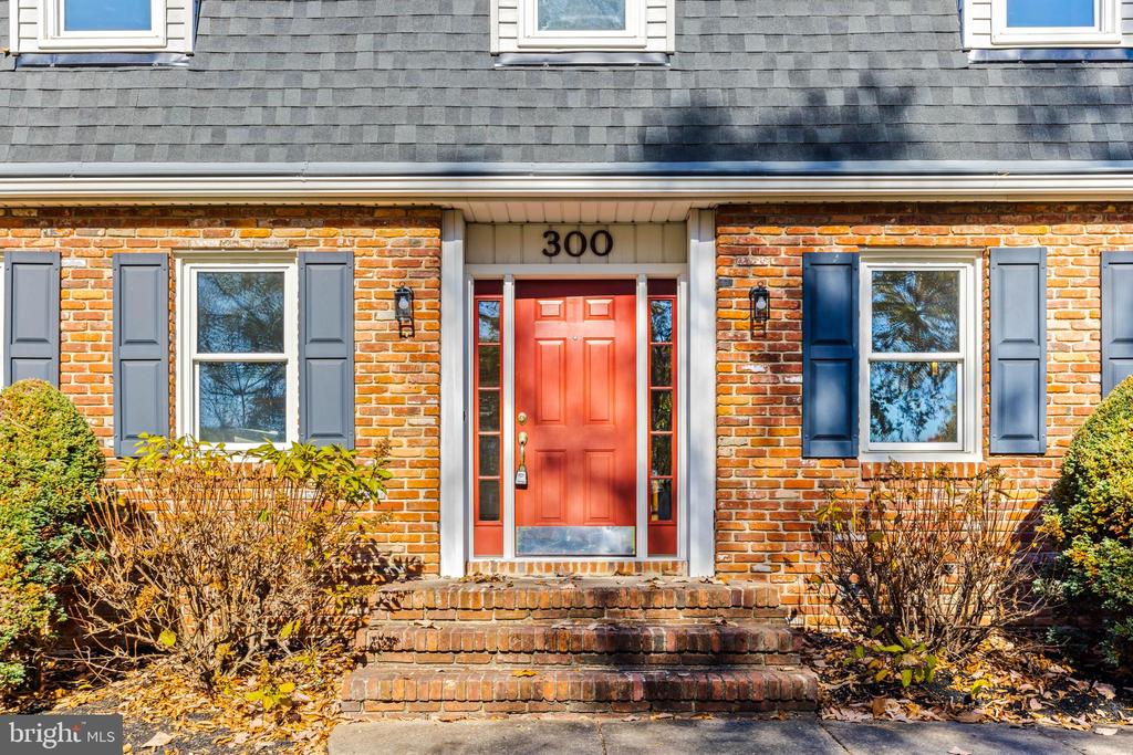 300 Windfern Ct