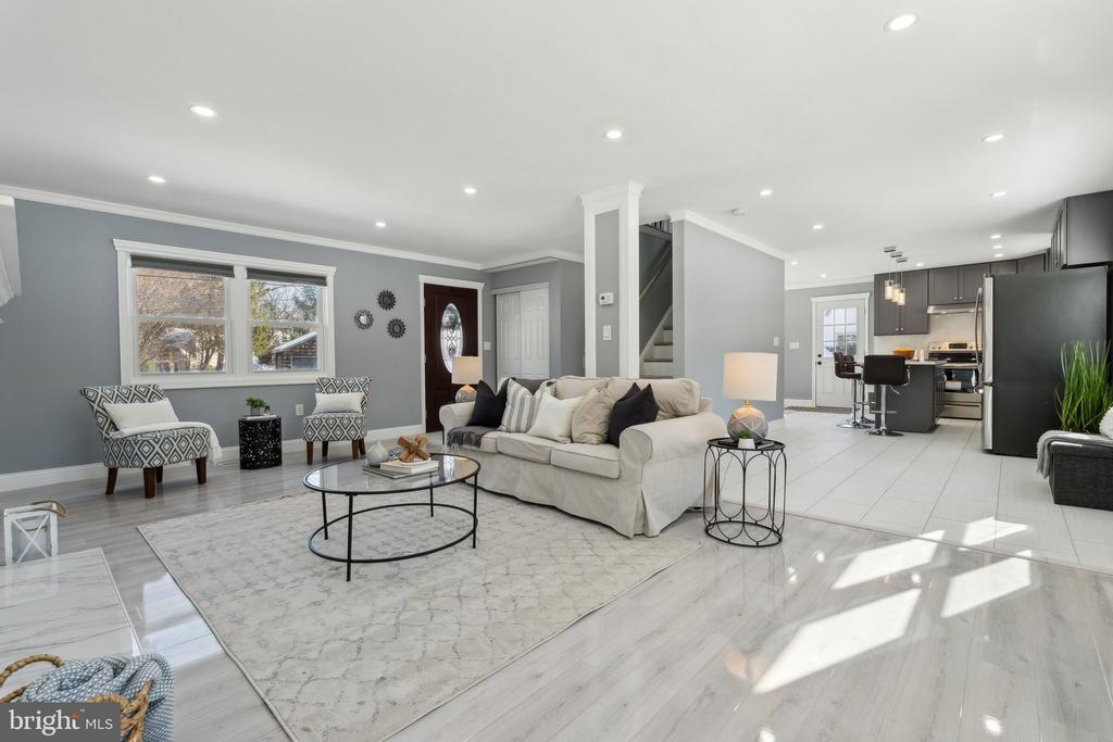 380 Dewey Dr