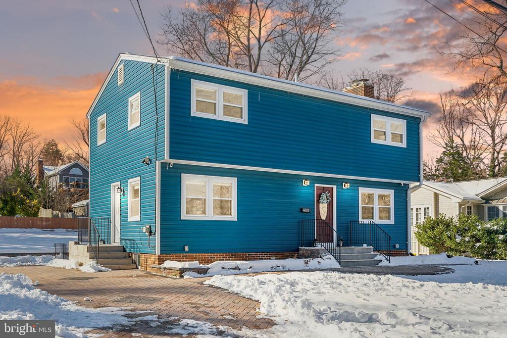380 Dewey Dr