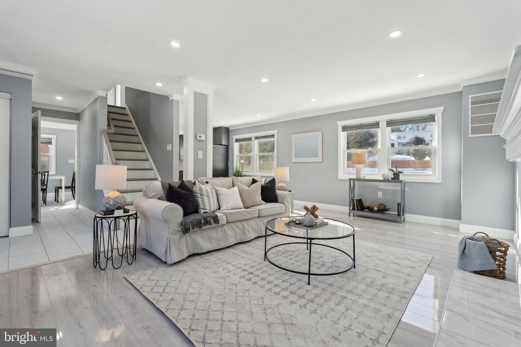 380 Dewey Dr
