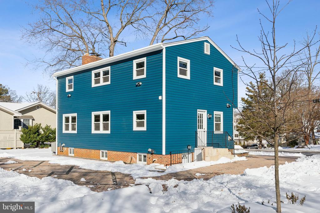 380 Dewey Dr