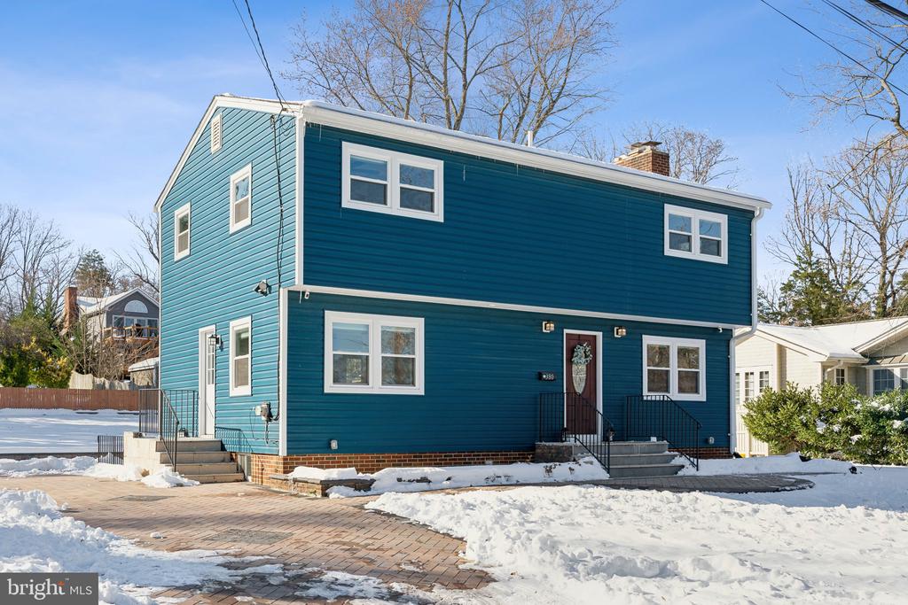 380 Dewey Dr