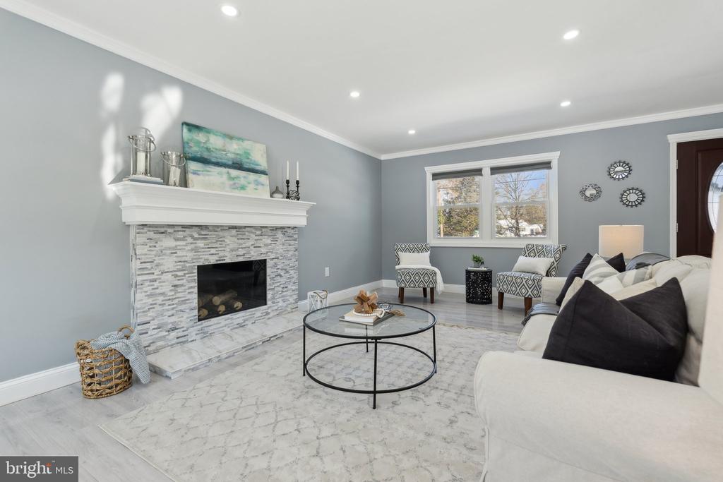 380 Dewey Dr