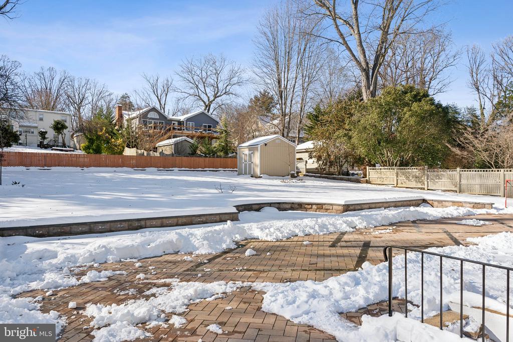 380 Dewey Dr