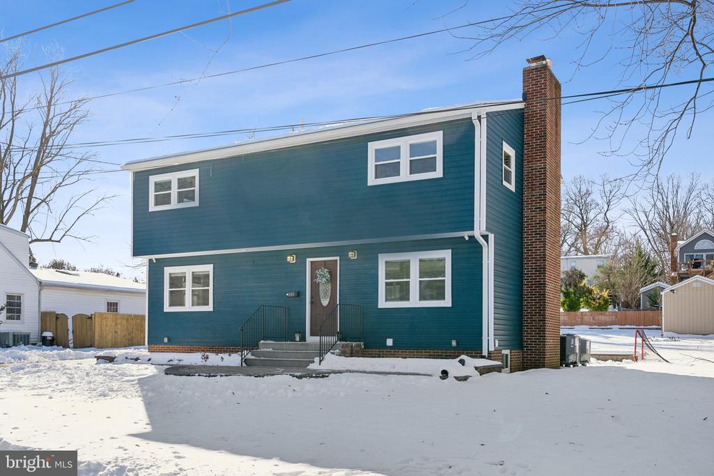 380 Dewey Dr