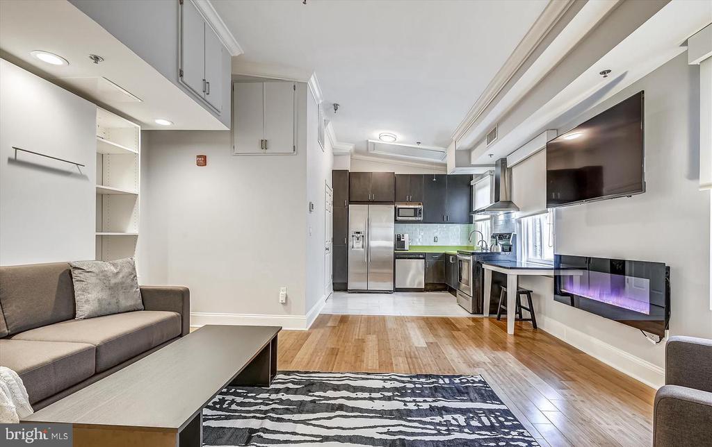 180 MAIN ST #201