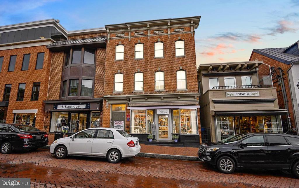 180 MAIN ST #201