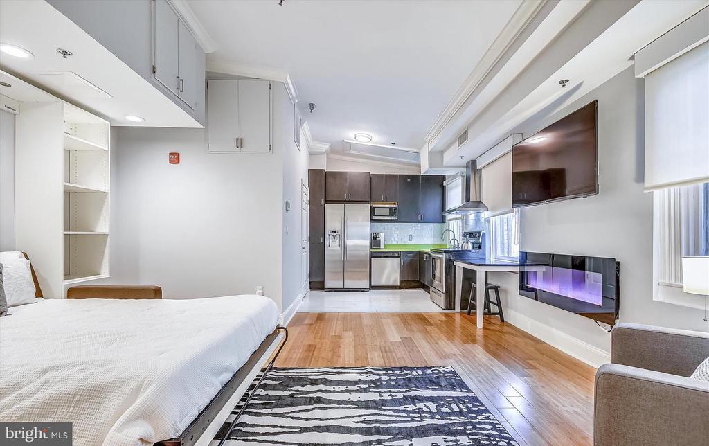 180 MAIN ST #201