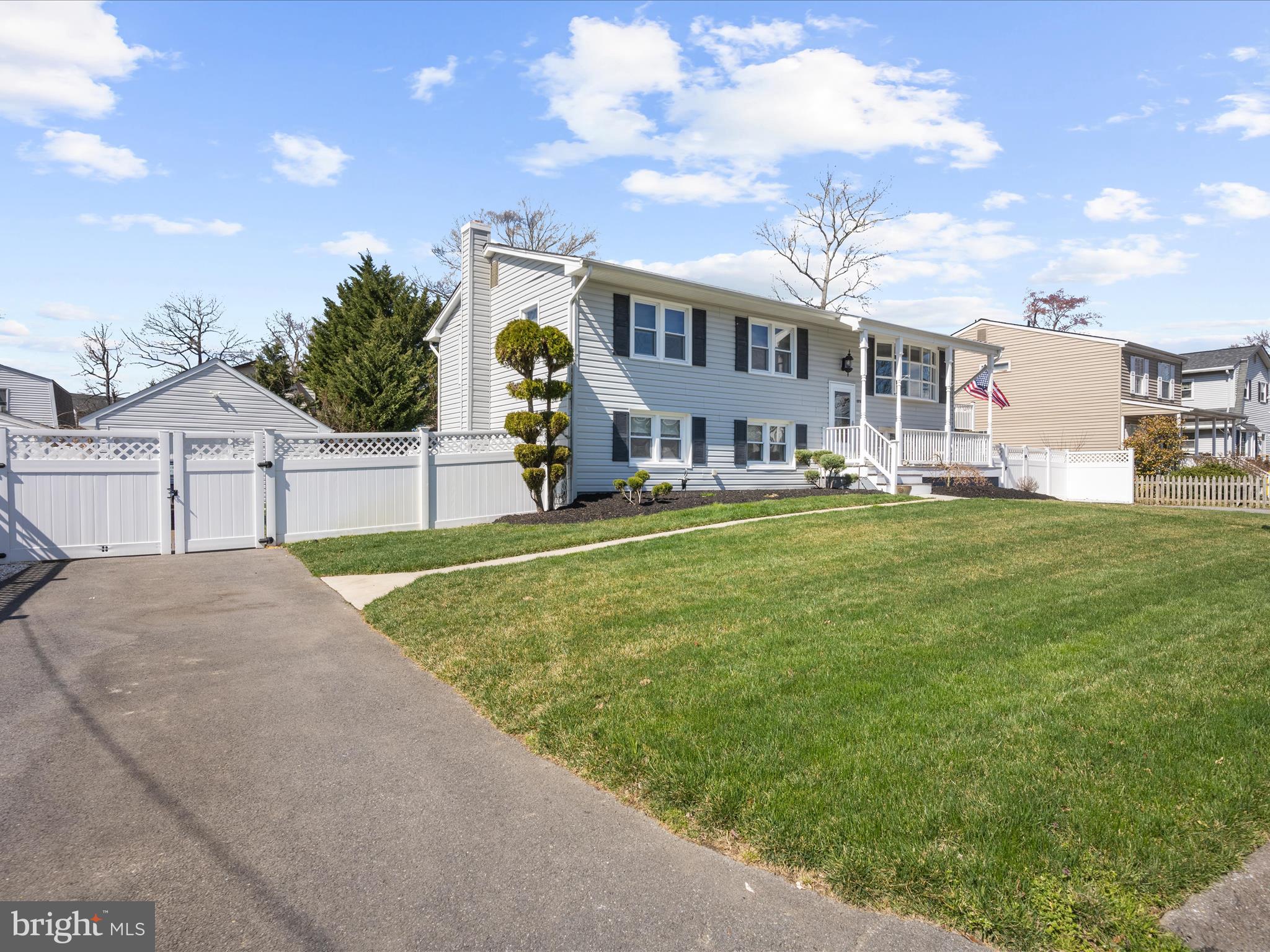 1738 Fairhill Dr