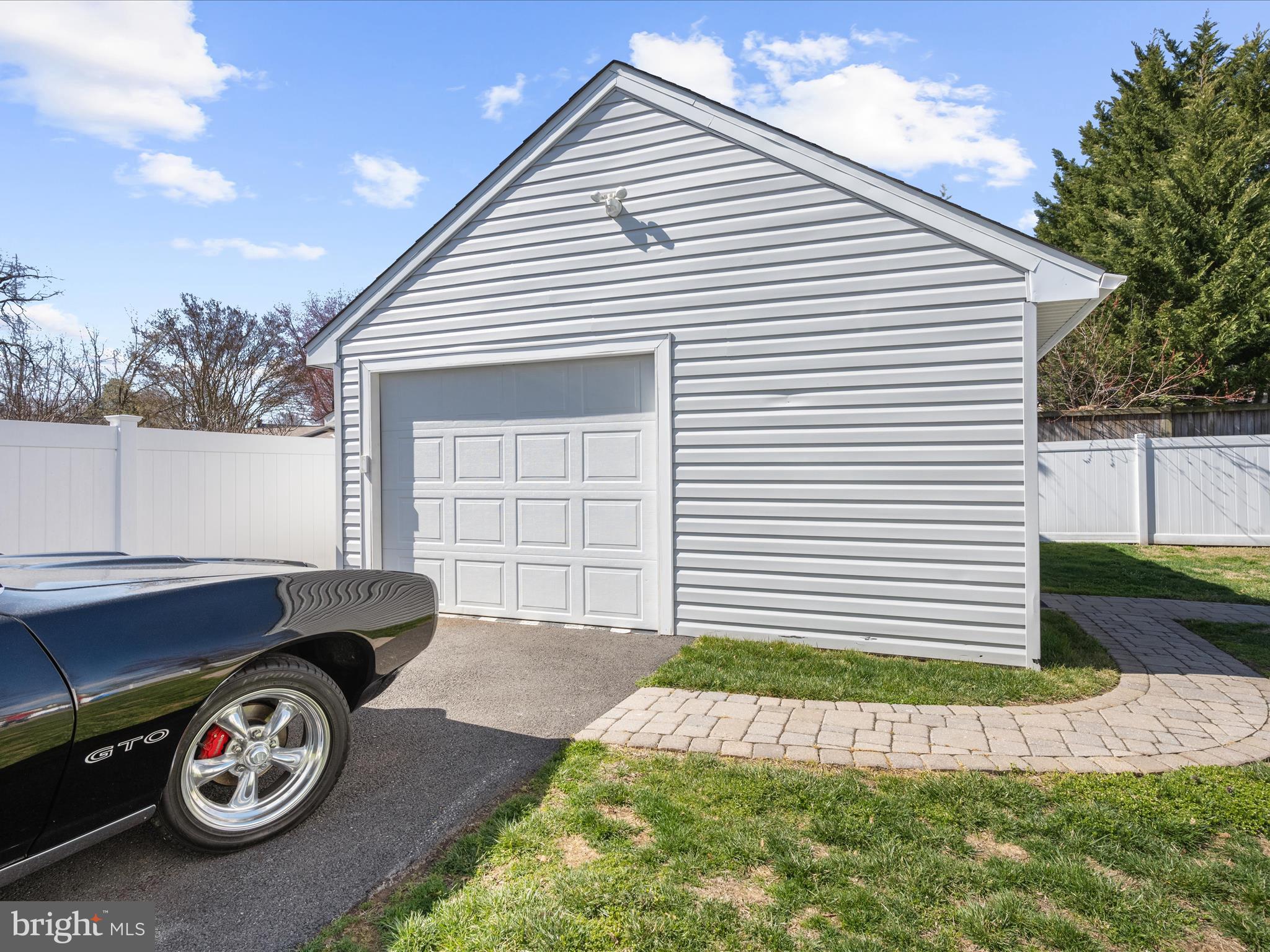 1738 Fairhill Dr