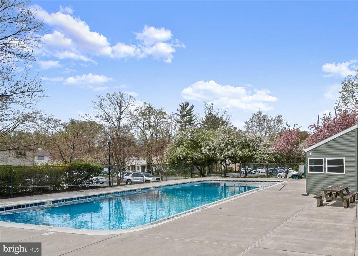 16 Woodward Ct