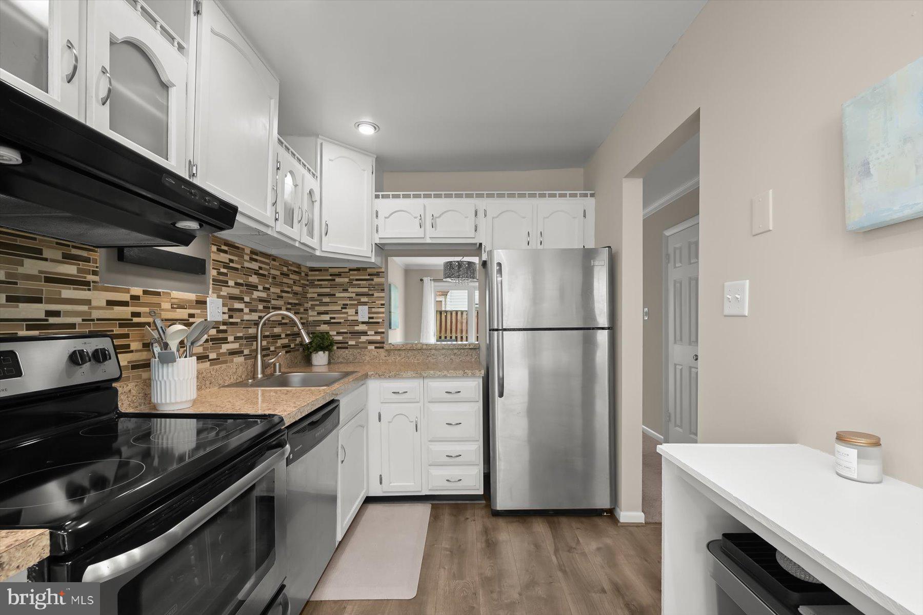 16 Woodward Ct