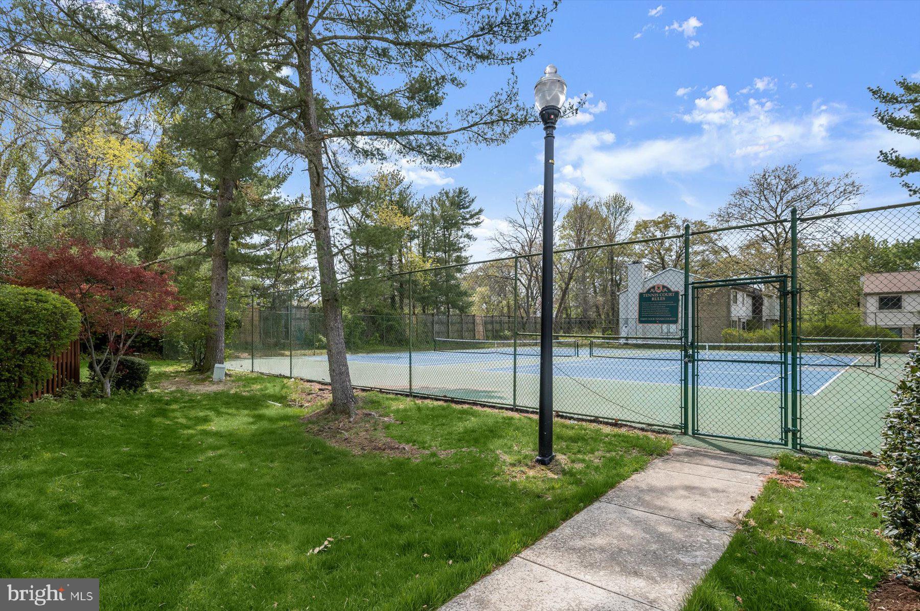 16 Woodward Ct