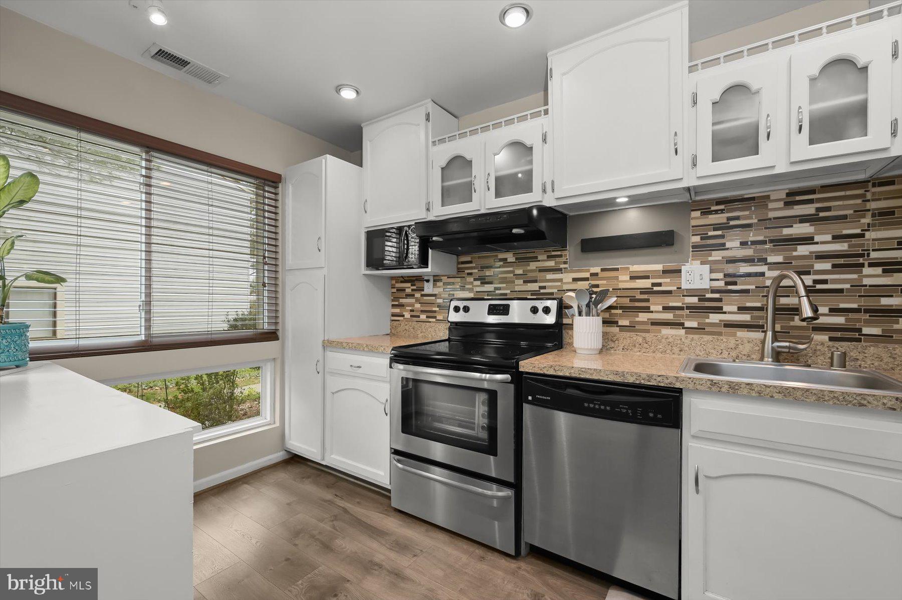 16 Woodward Ct