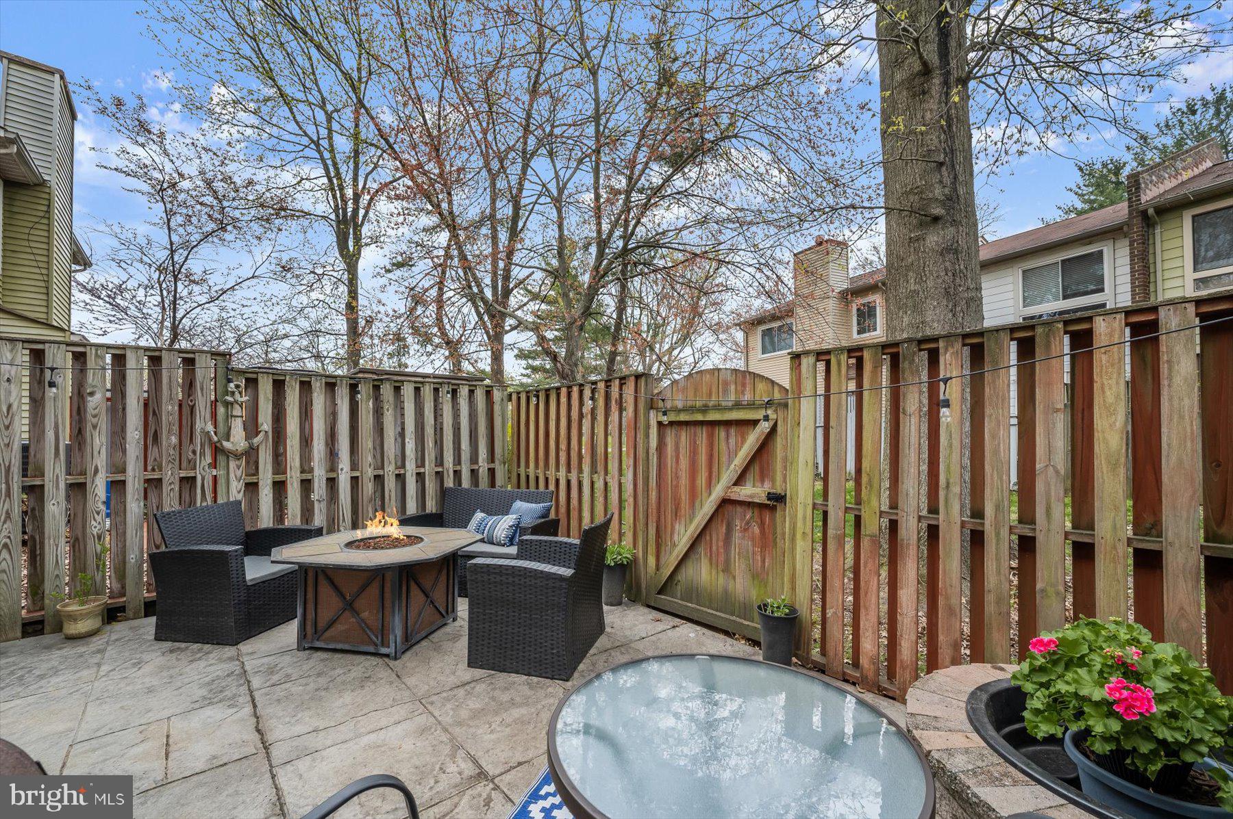 16 Woodward Ct