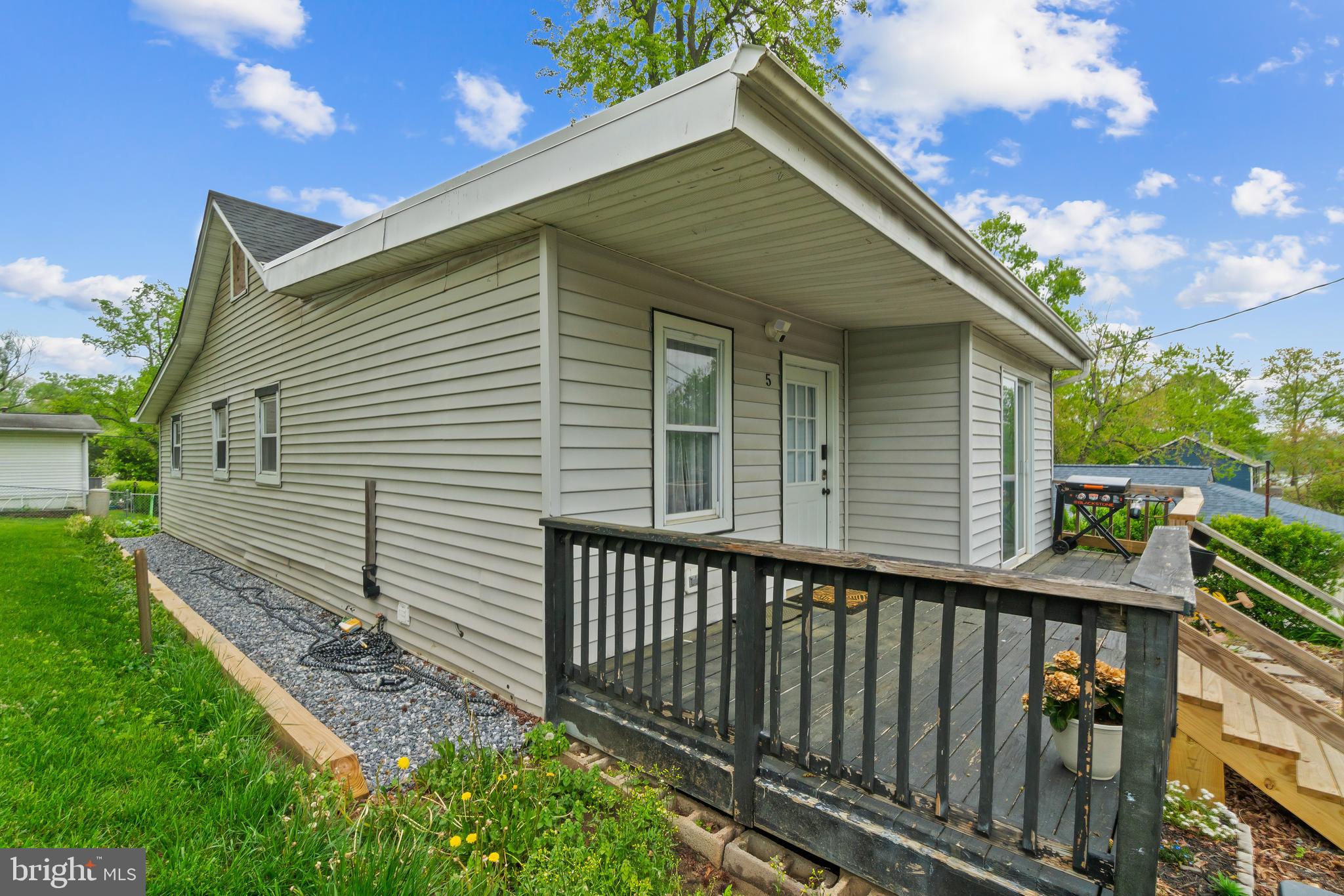 5 Dogwood Rd
