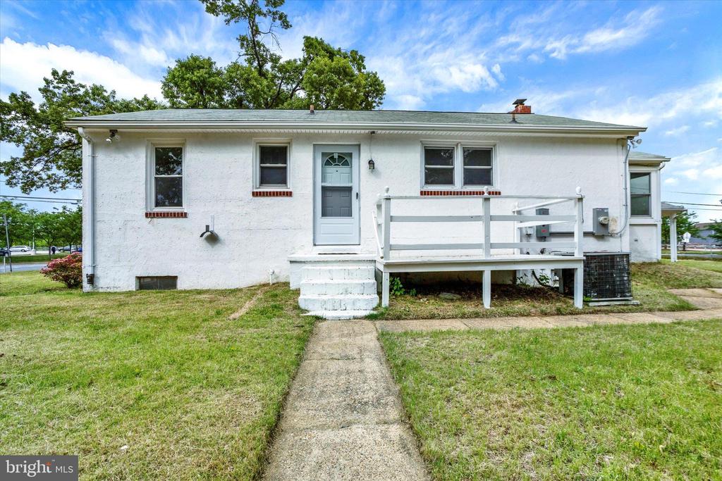 1835 Drew St