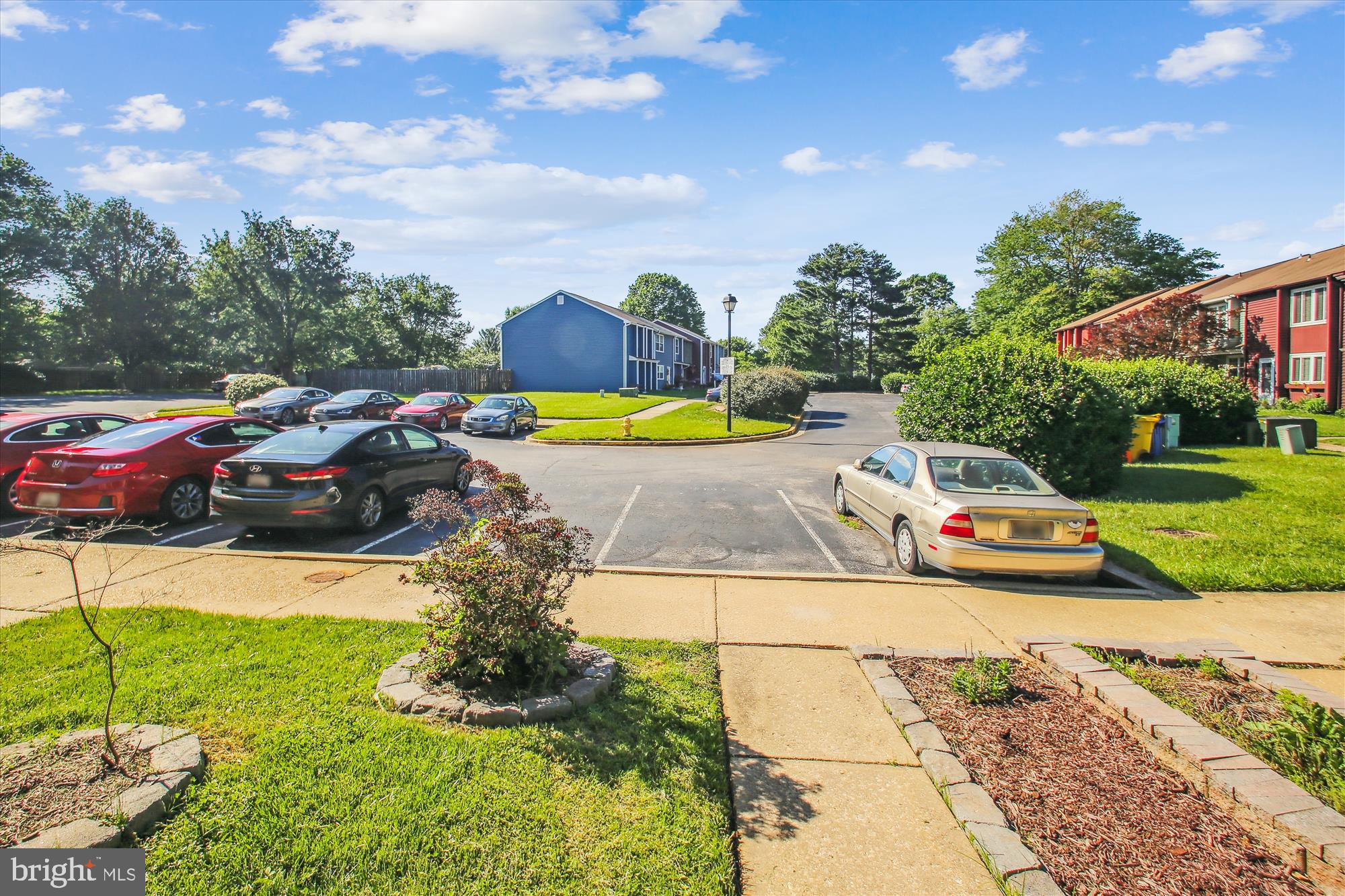 1650 Woodtree Ct E