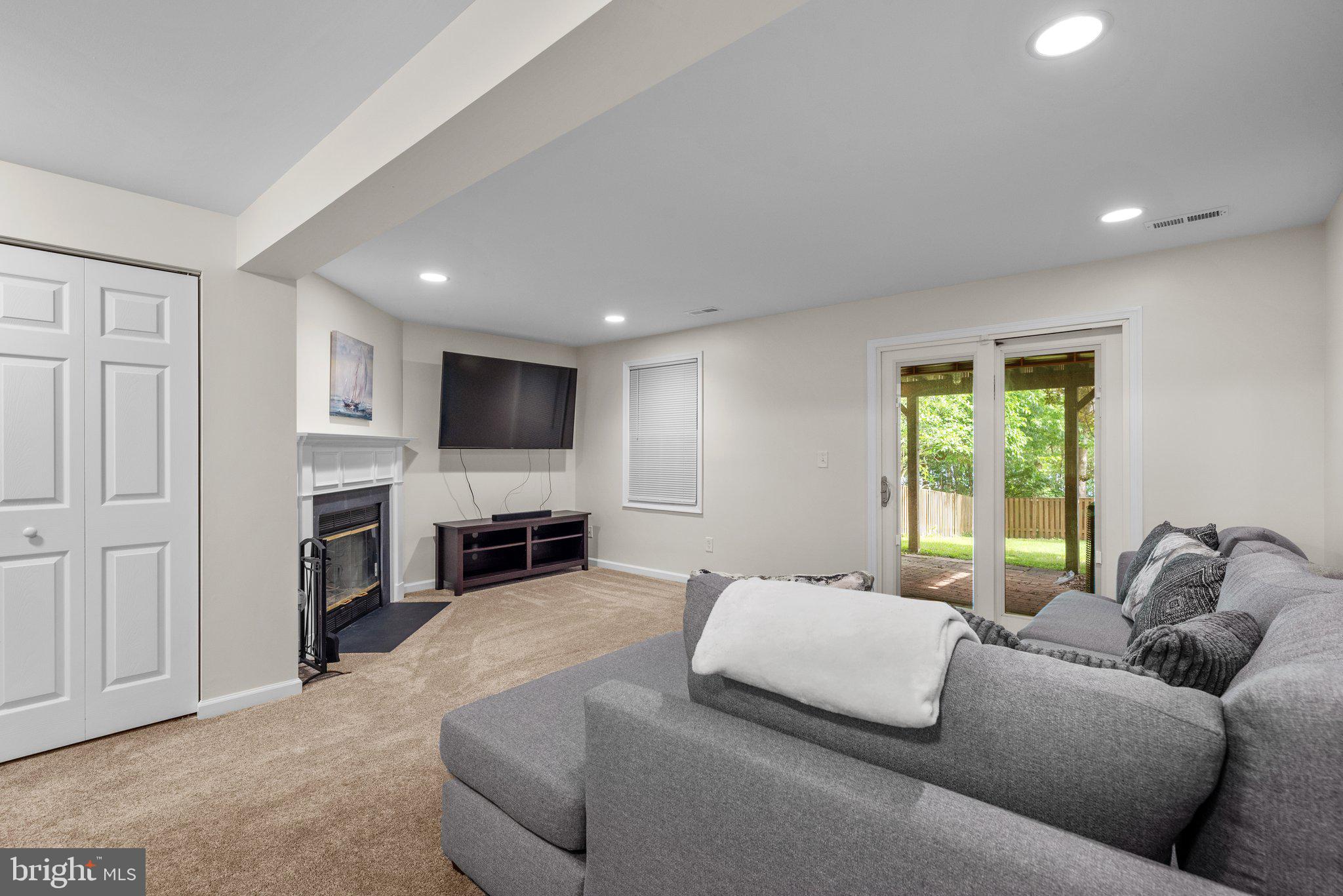 1328 Hollow Glen Ct