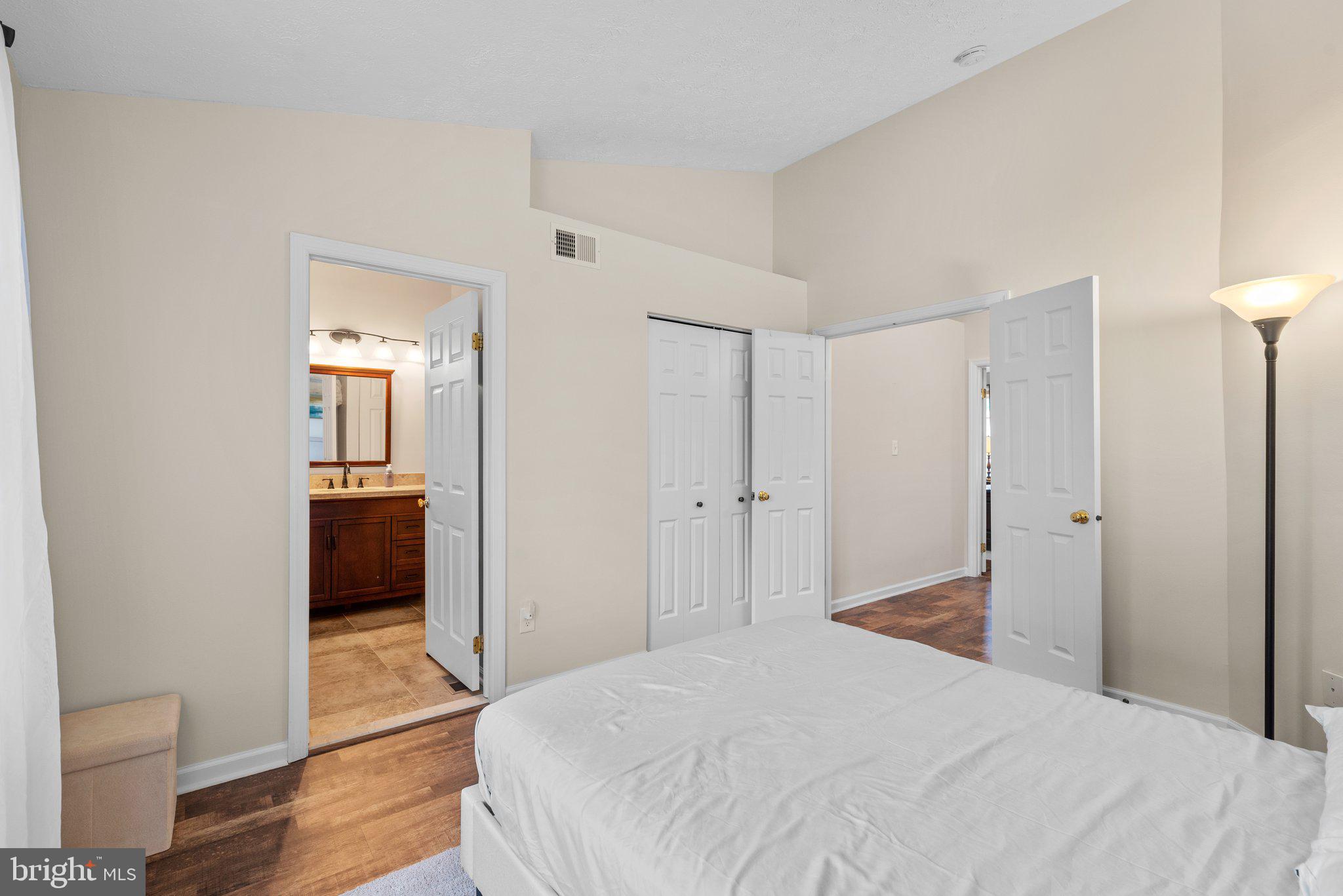 1328 Hollow Glen Ct