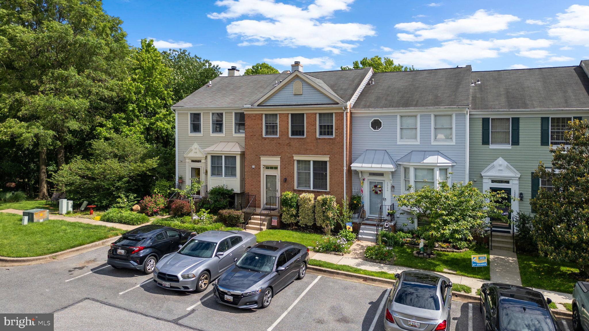 1328 Hollow Glen Ct