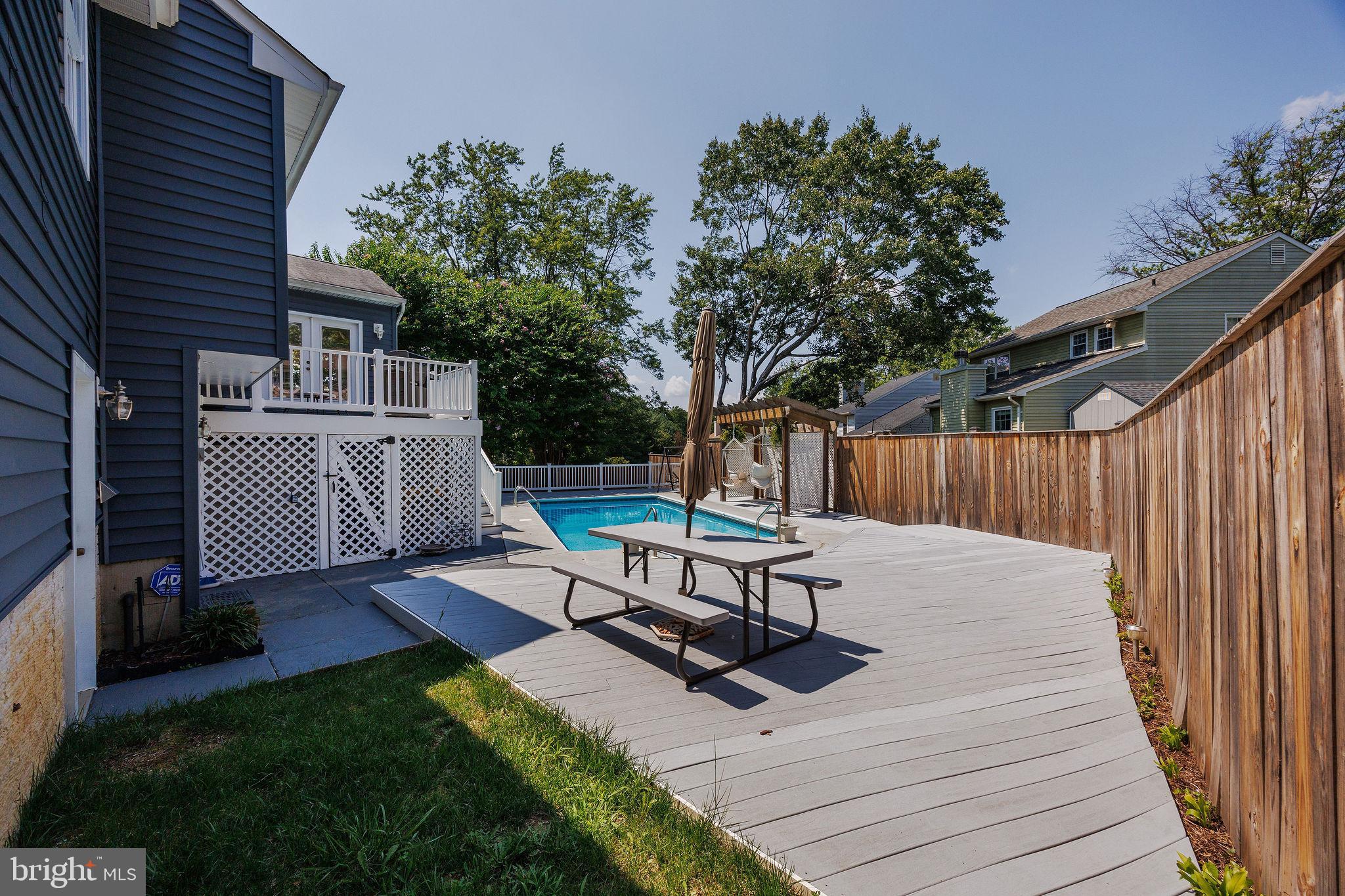 286 COLLEGE MANOR DRIVE
