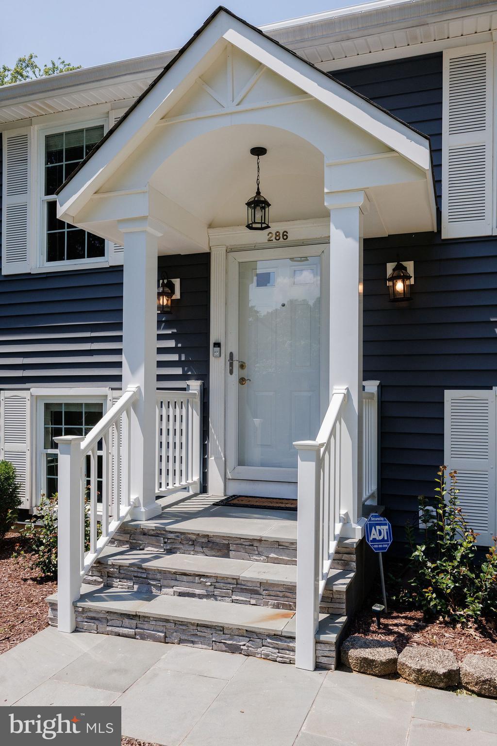 286 COLLEGE MANOR DRIVE