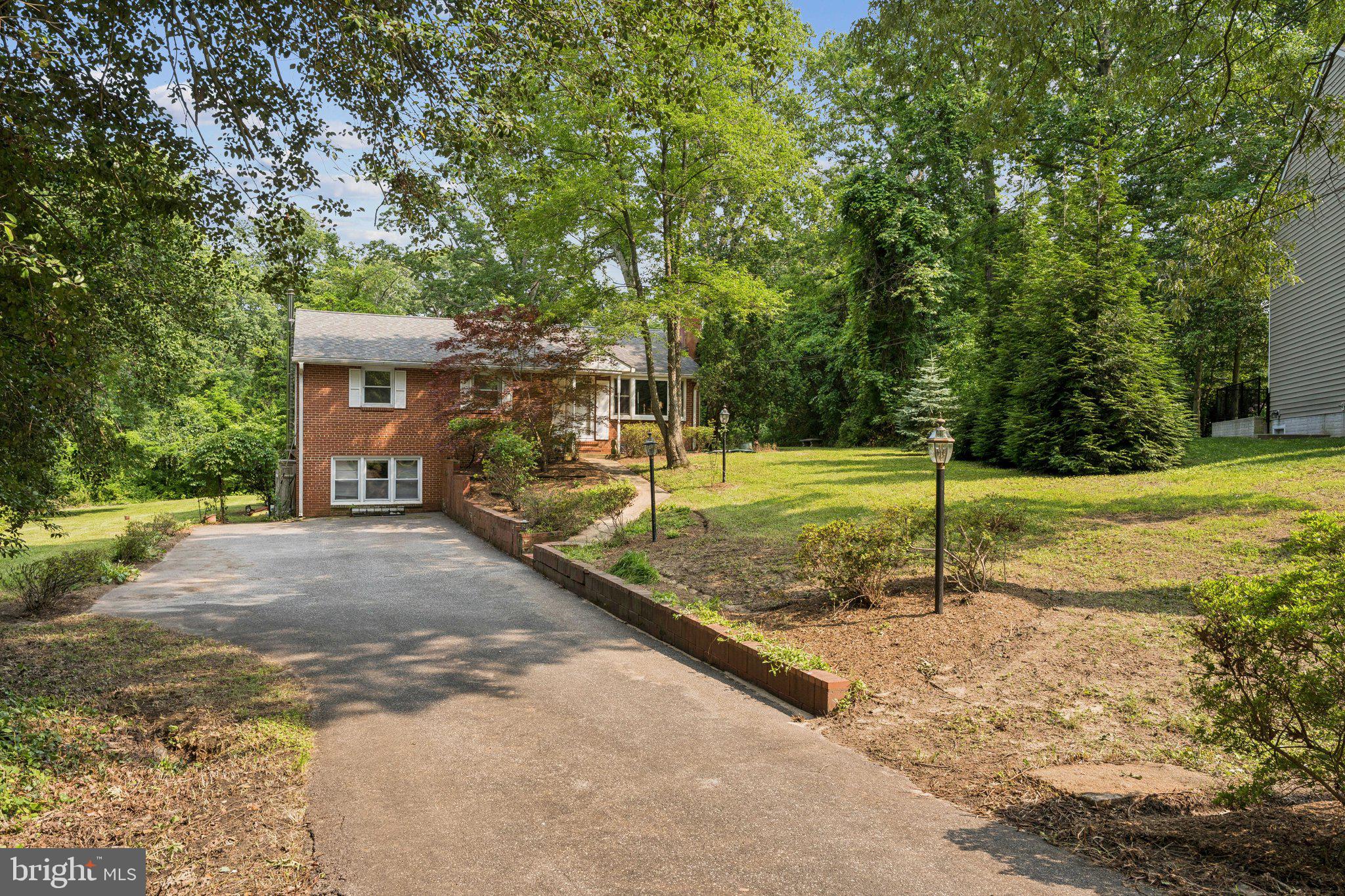 972 Woodland Cir