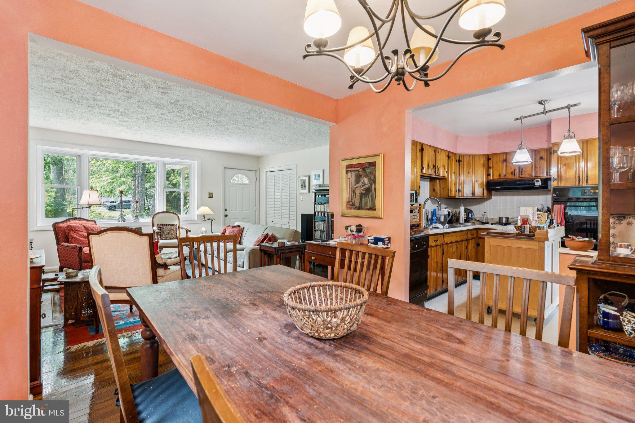 972 Woodland Cir