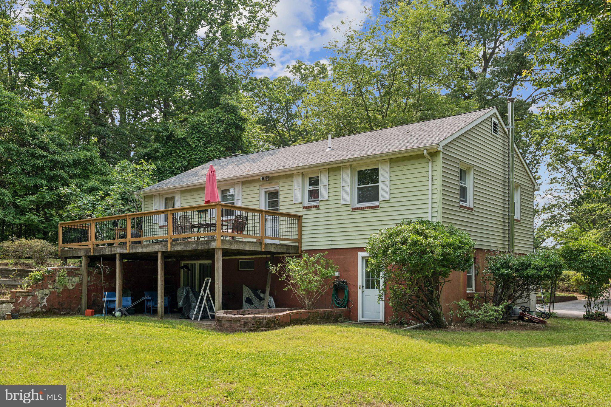 972 Woodland Cir