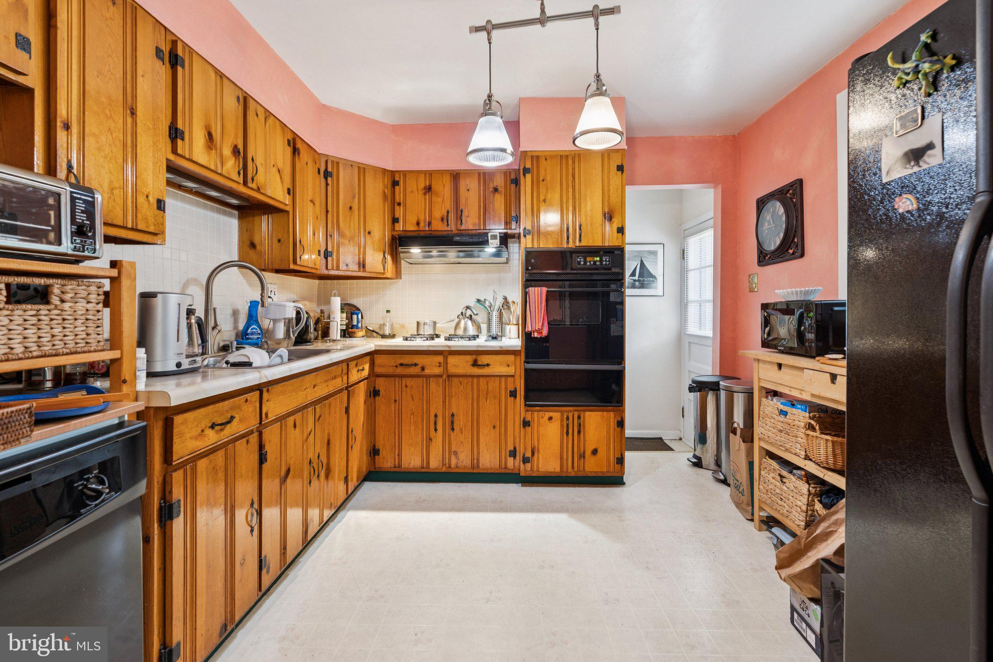 972 Woodland Cir