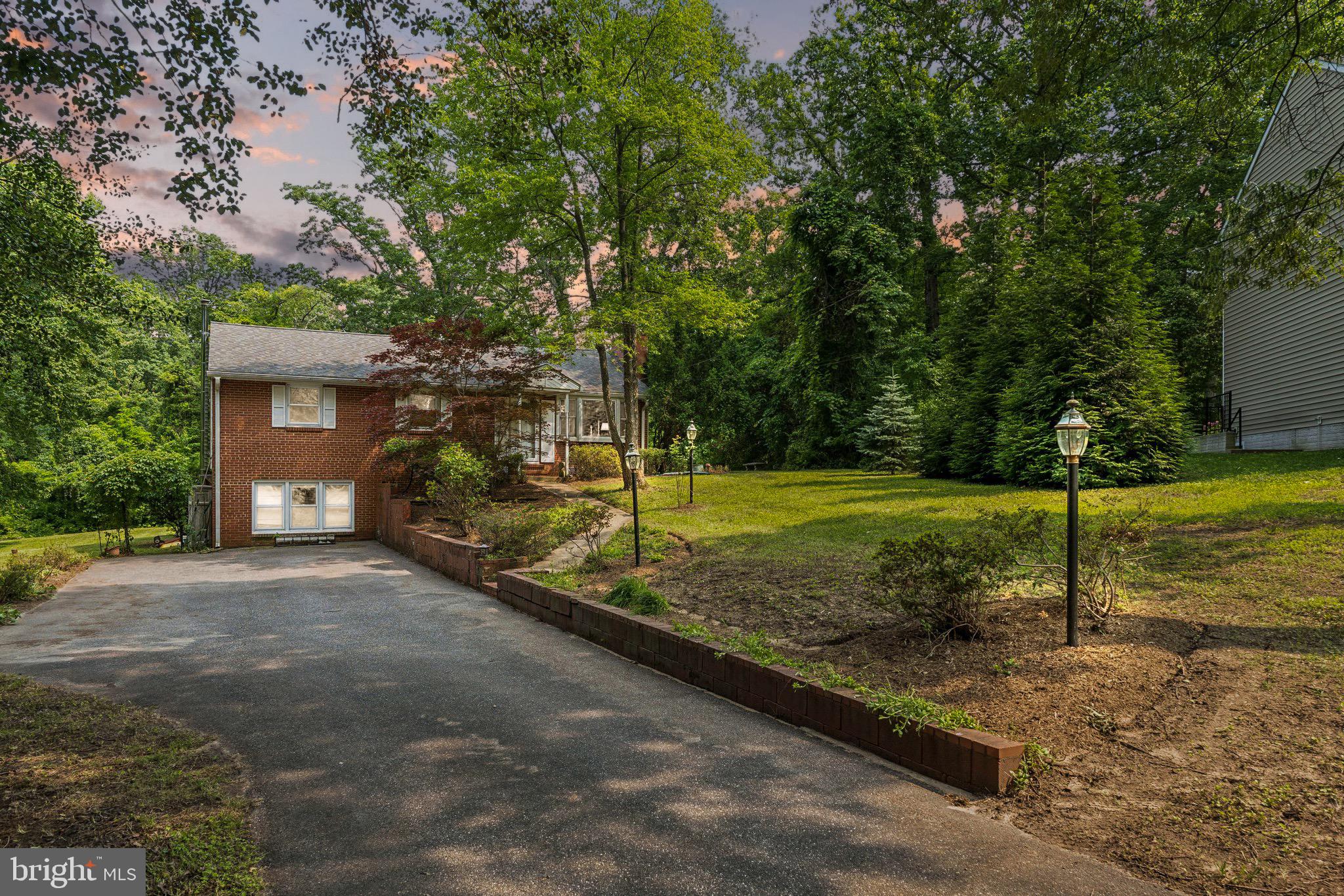 972 Woodland Cir