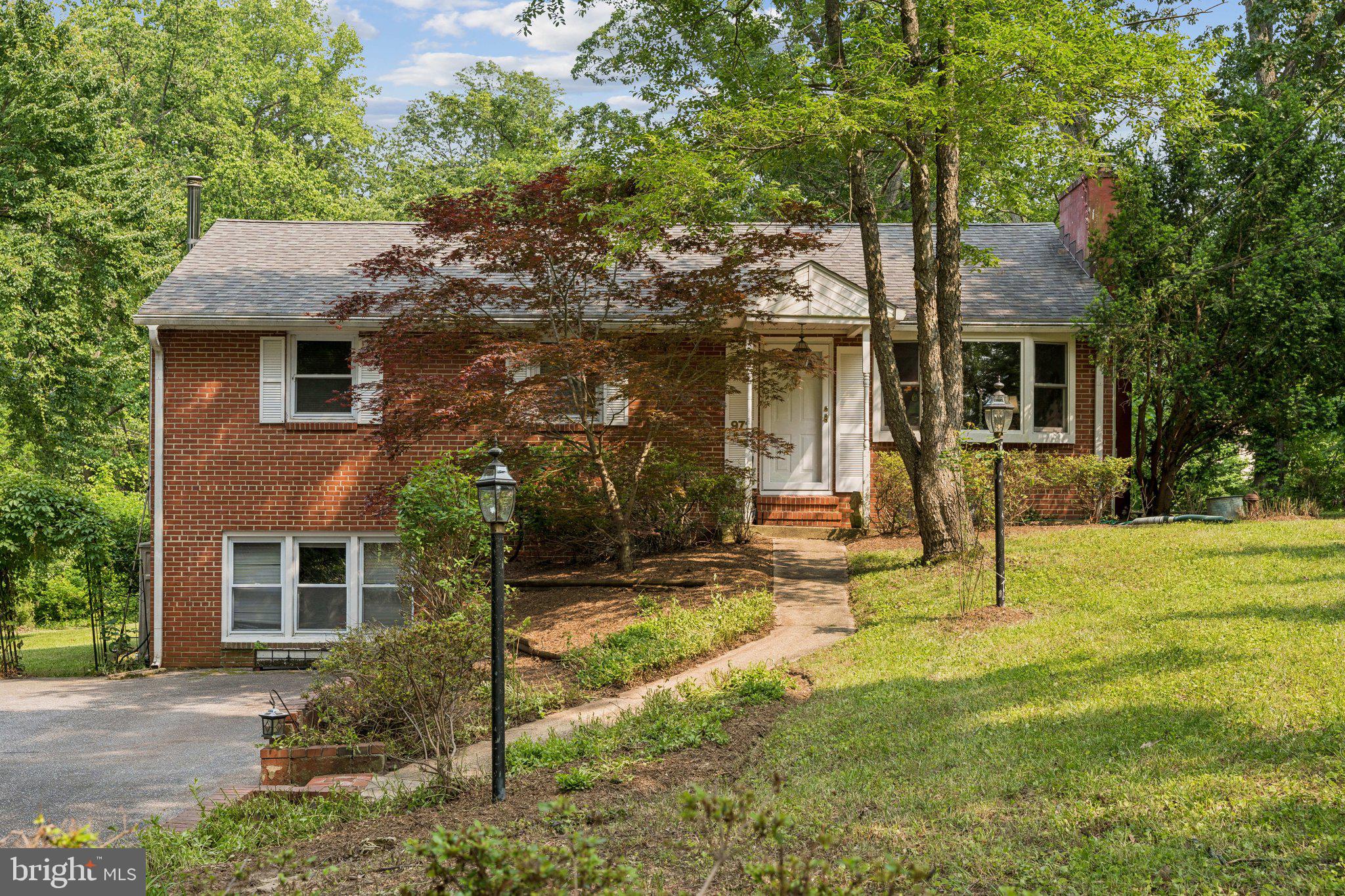 972 Woodland Cir