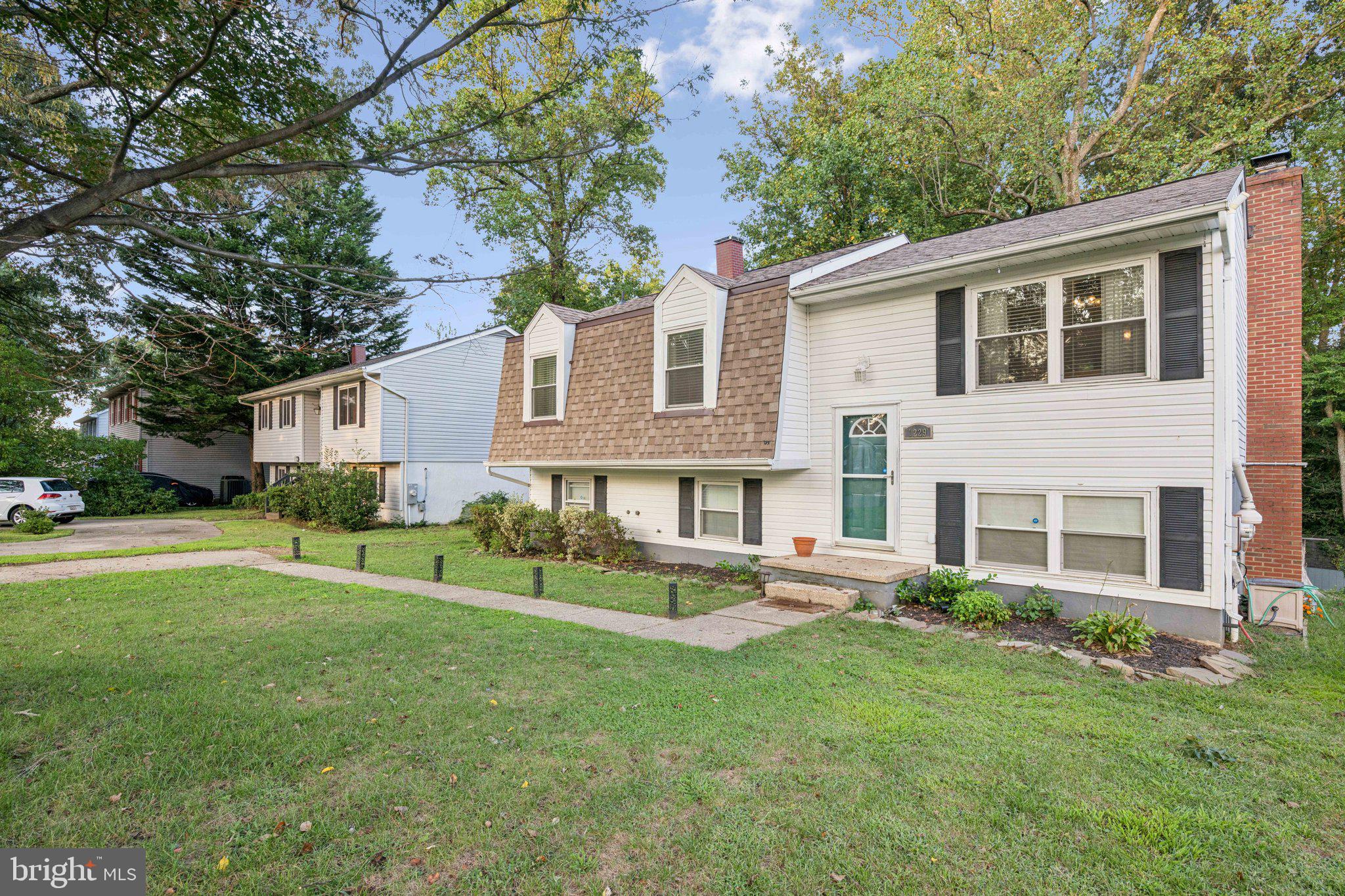 1229 RAMBLEWOOD DRIVE