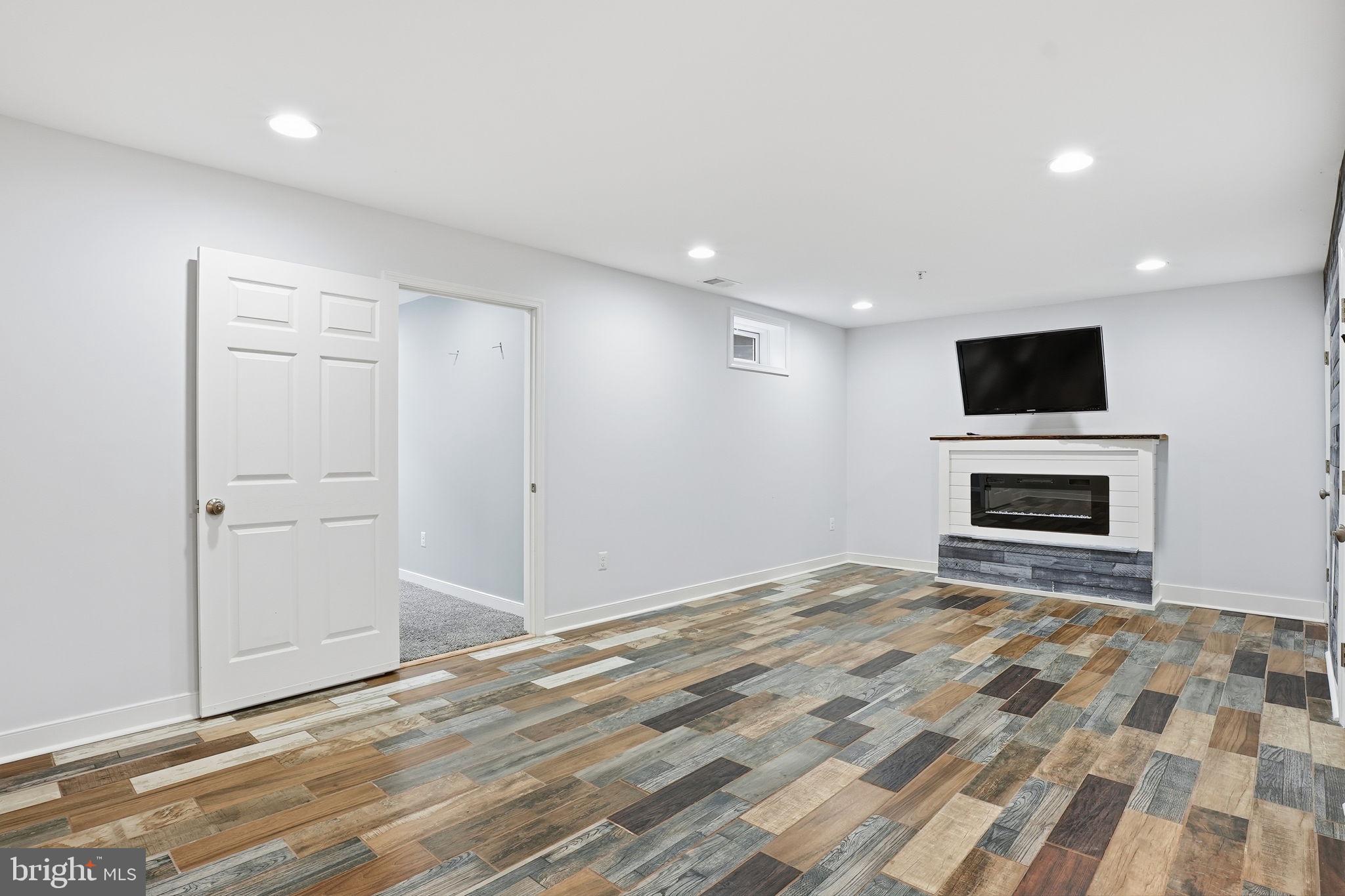 208 ADMIRALS COURT