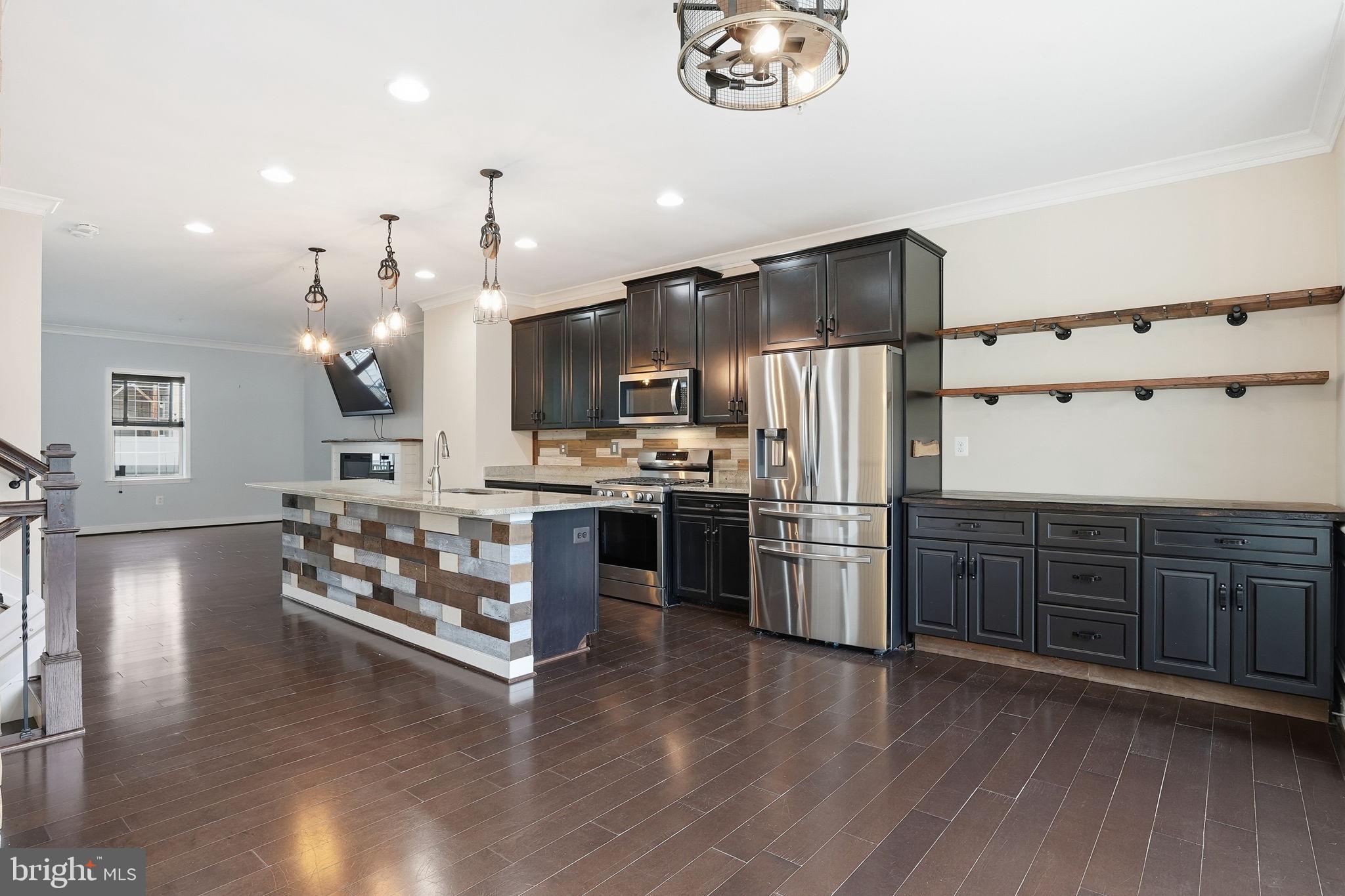 208 ADMIRALS COURT