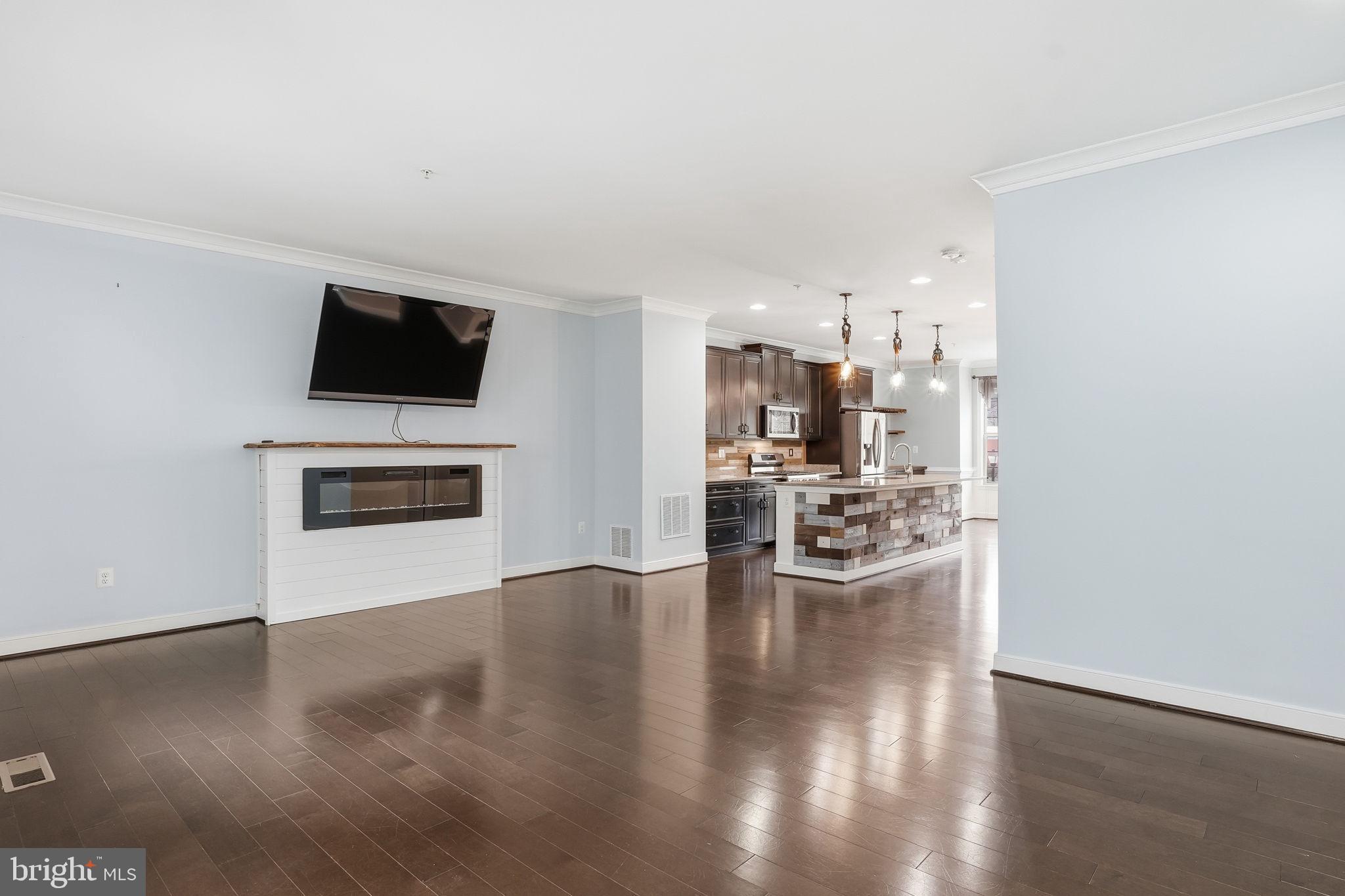 208 ADMIRALS COURT