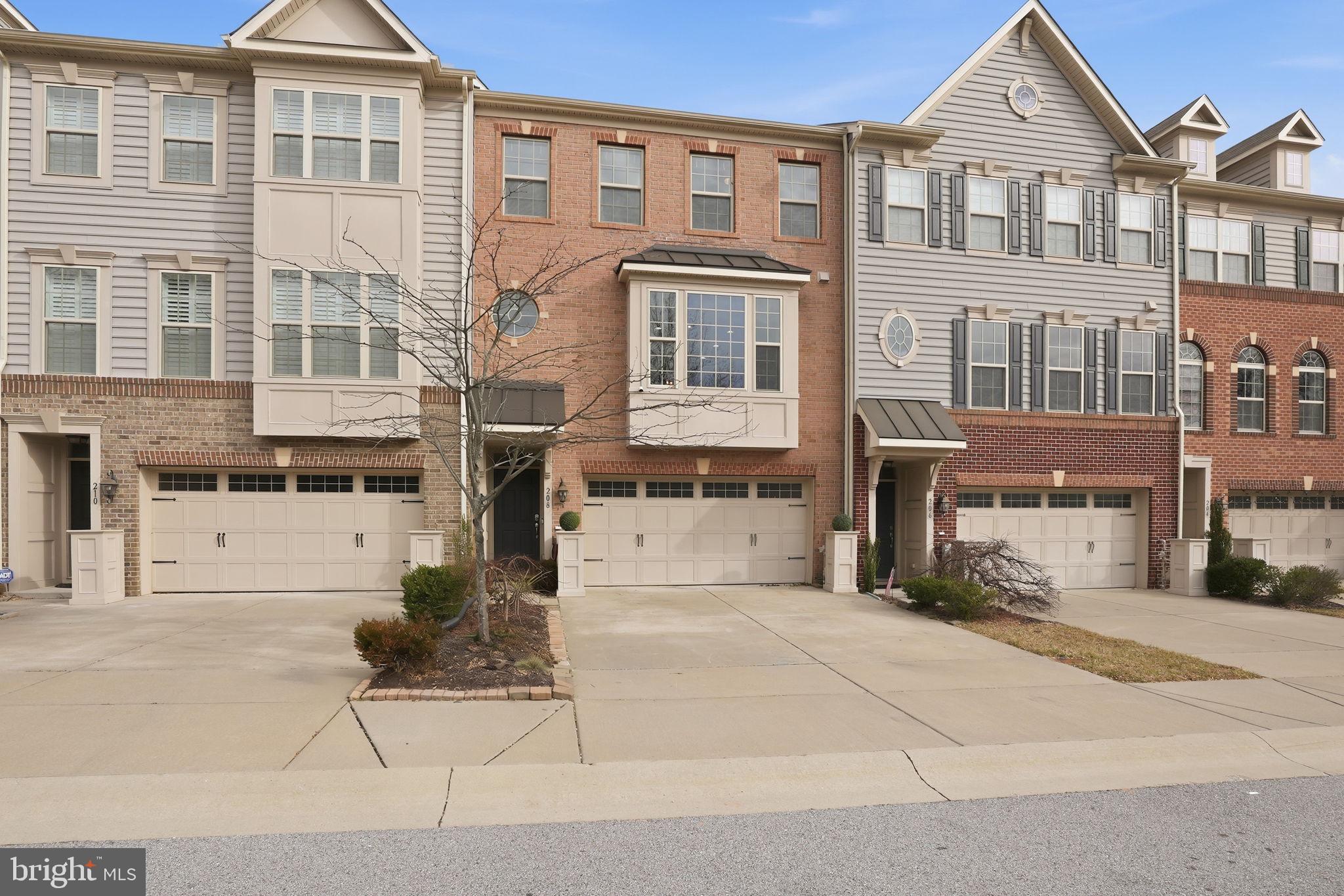 208 ADMIRALS COURT
