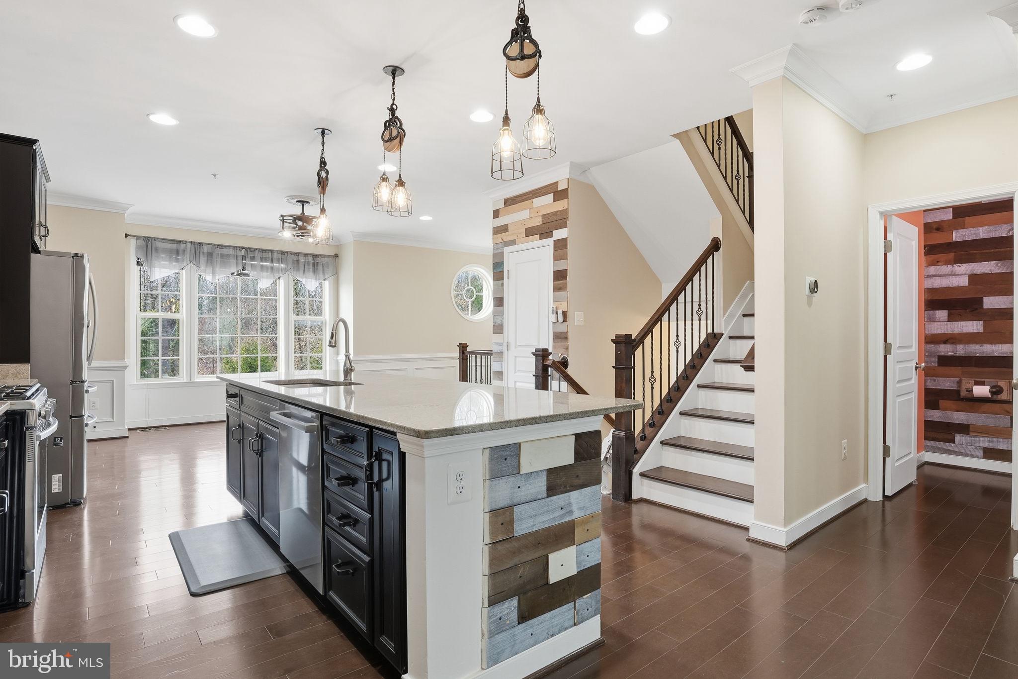 208 ADMIRALS COURT