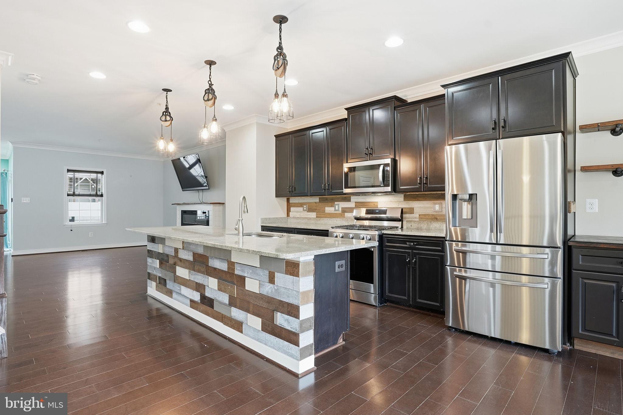 208 ADMIRALS COURT