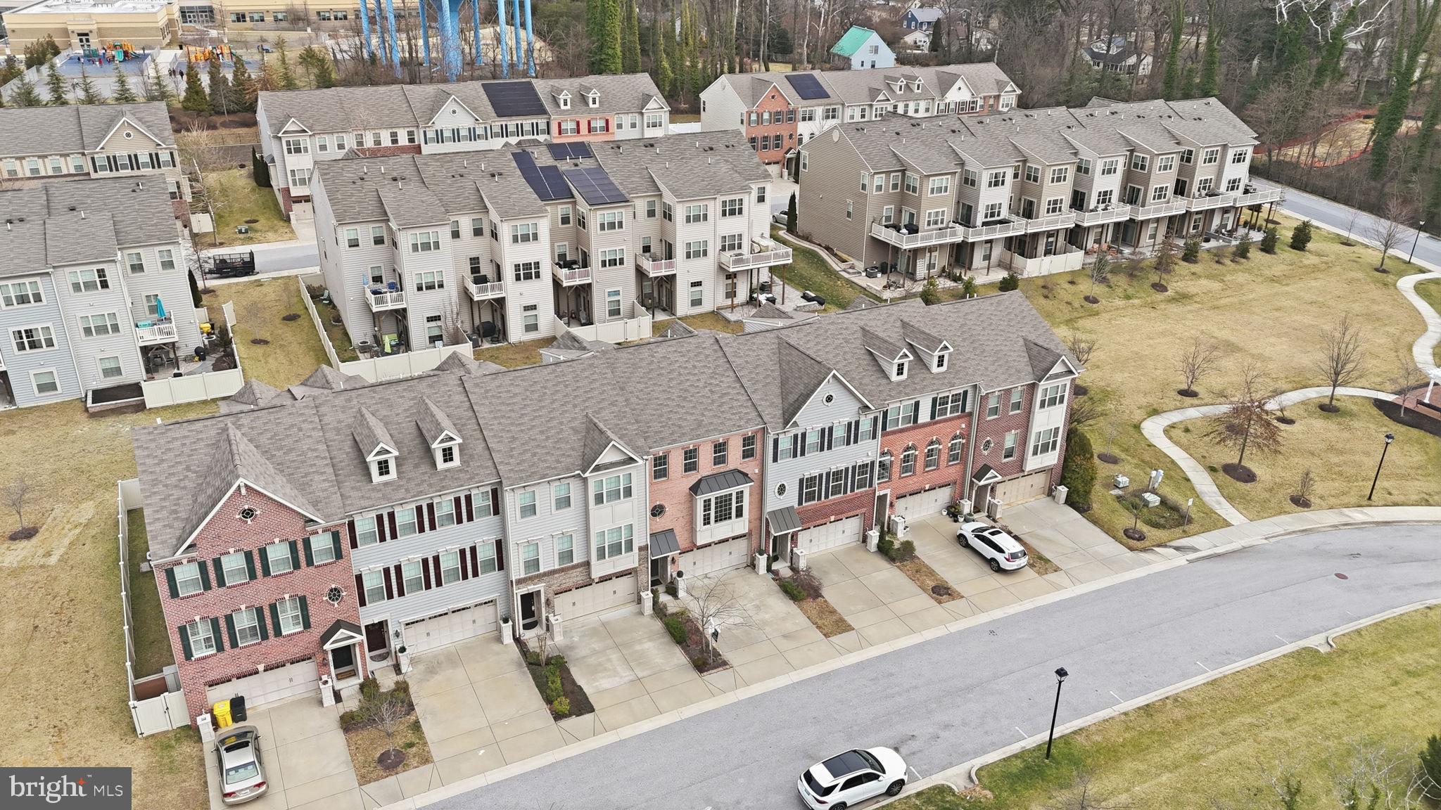 208 ADMIRALS COURT