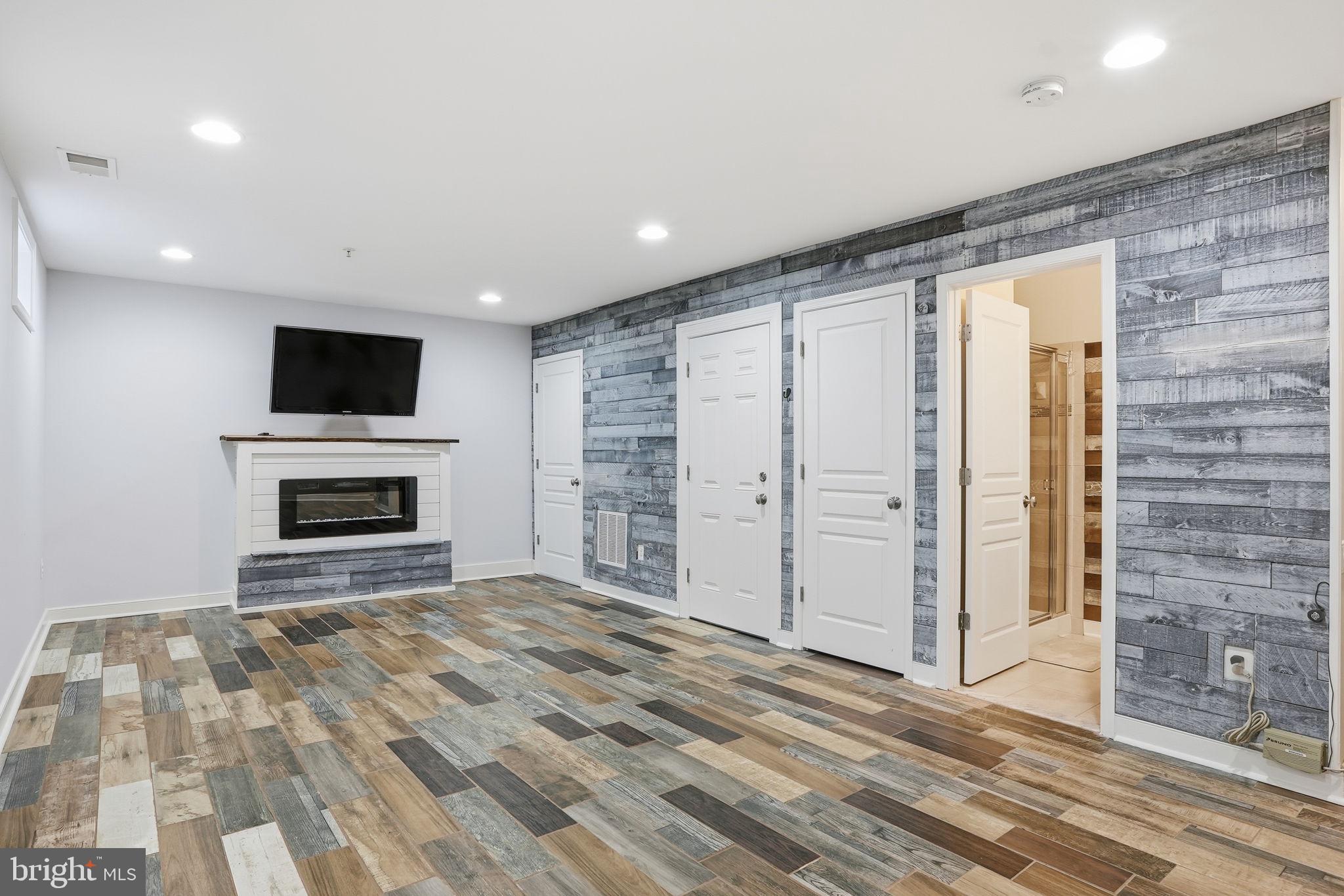 208 ADMIRALS COURT